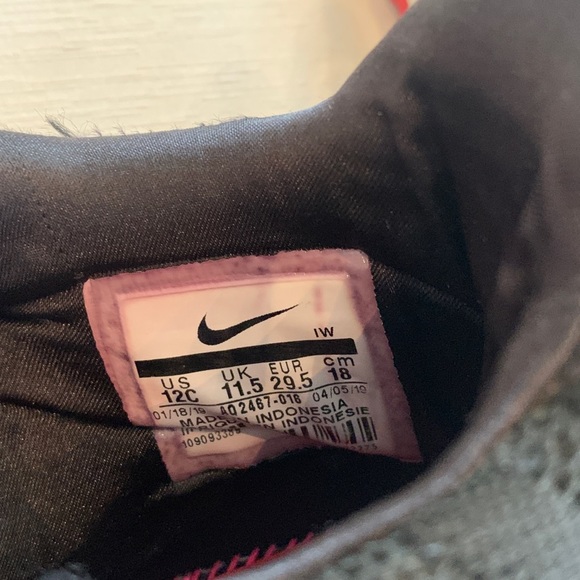 Kids Nike Lebron’s (size US 12) - Picture 7 of 9